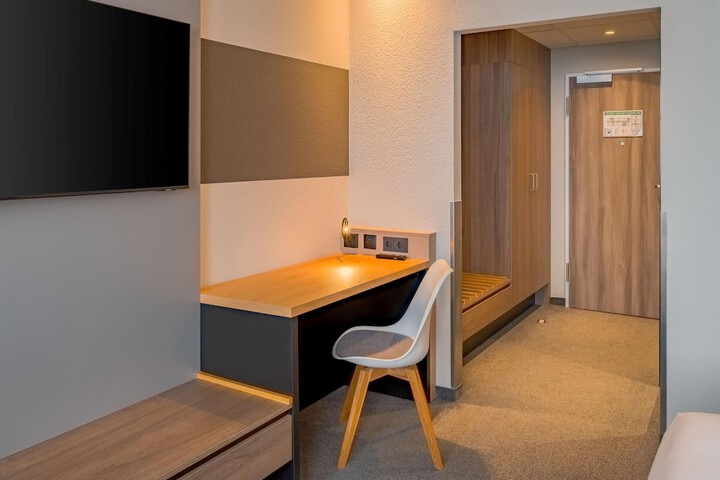 Room 25 of 98