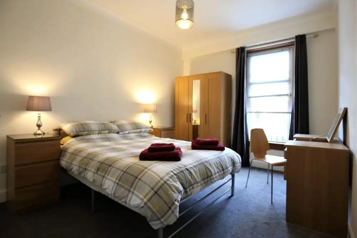 3 Bedroom Flat in Edinburgh