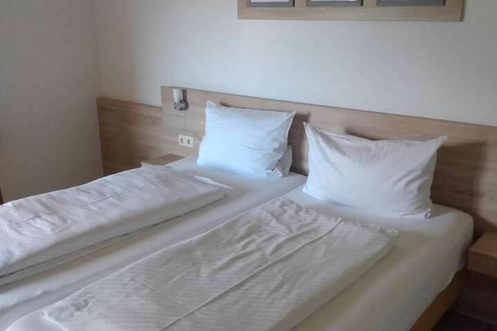 Room 11 of 34