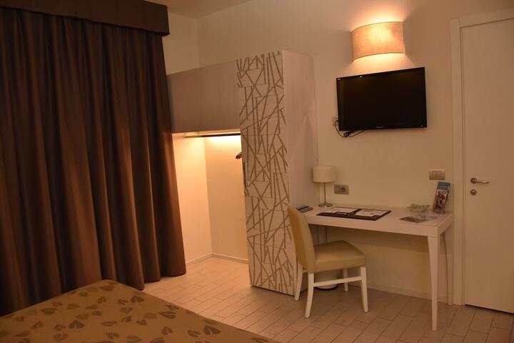 Room 11 of 44