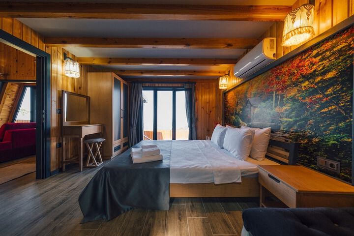 Room 13 of 80