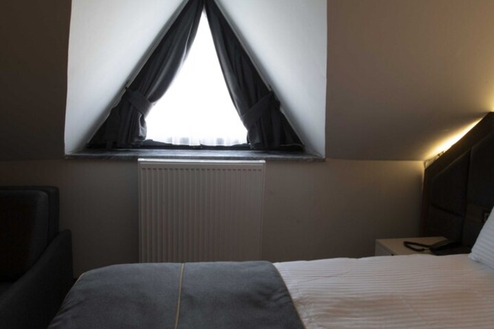 Room 10 of 129