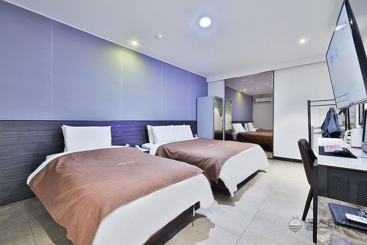 Room 3 of 19