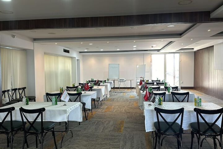 Ballroom/Hall 135 of 180