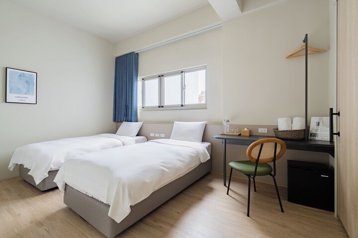 Room 8 of 32