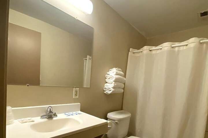 Room 10 of 16