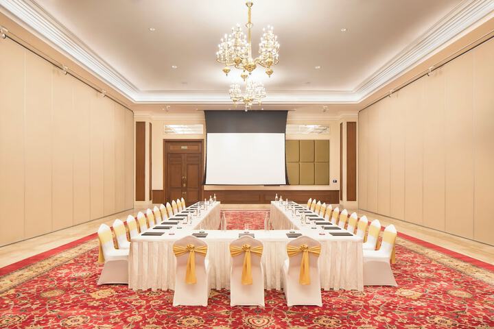 Ballroom/Hall 55 of 74