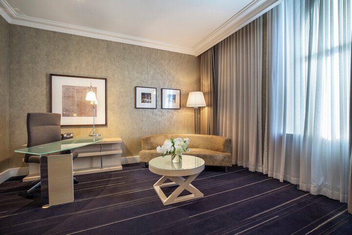 Room 42 of 127
