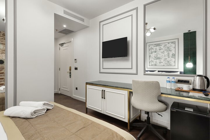 Room 44 of 86