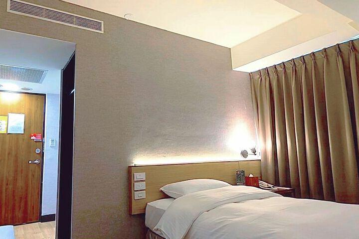 Room 15 of 23