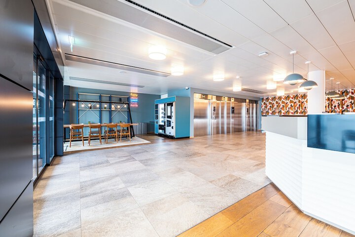 Entrance & Lobby