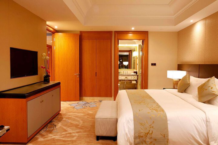 Room 16 of 116