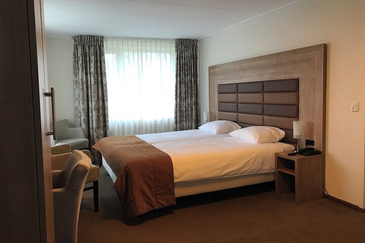 Room 9 of 52