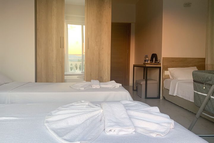 Room 32 of 93