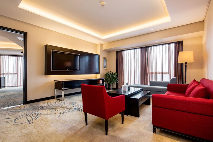 Room 8 of 92