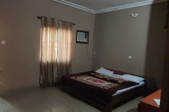 Room 8 of 34