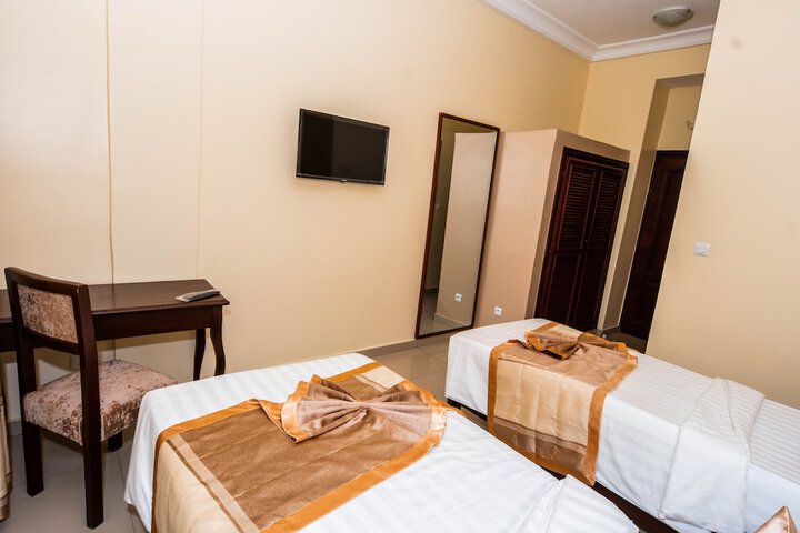 Room 10 of 42
