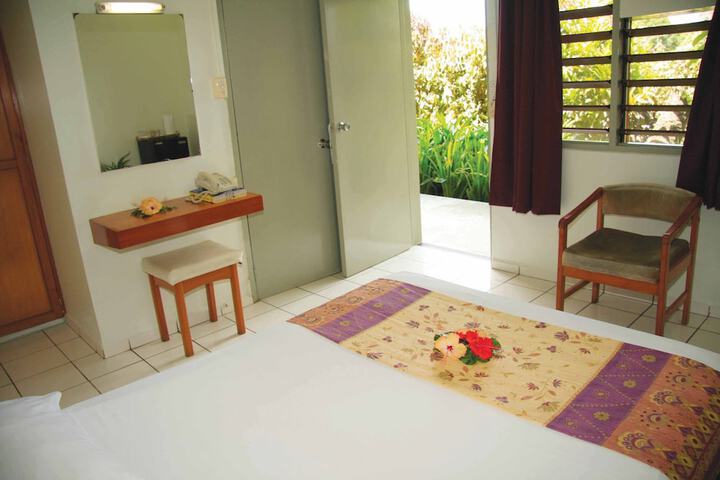 Room 6 of 98