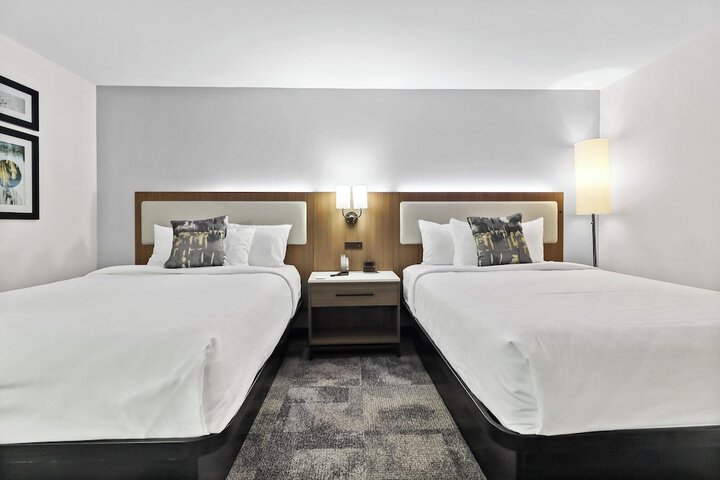 2 Double Beds (10 of 25)