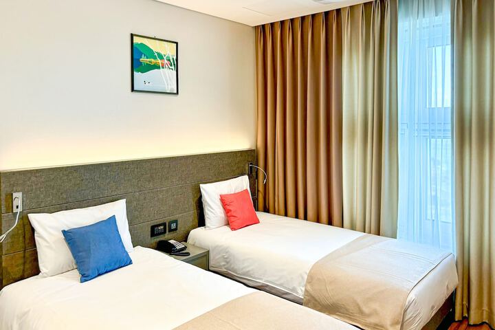 Room 32 of 93