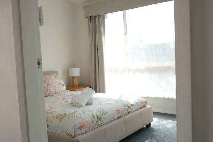 Room 32 of 65
