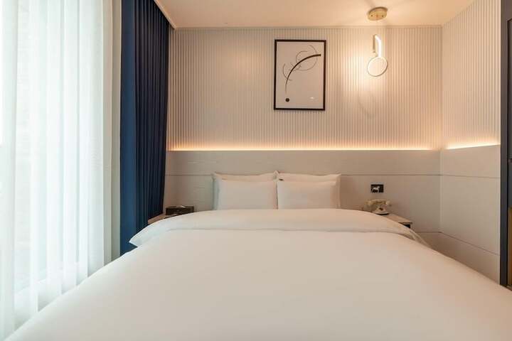 Room 14 of 76