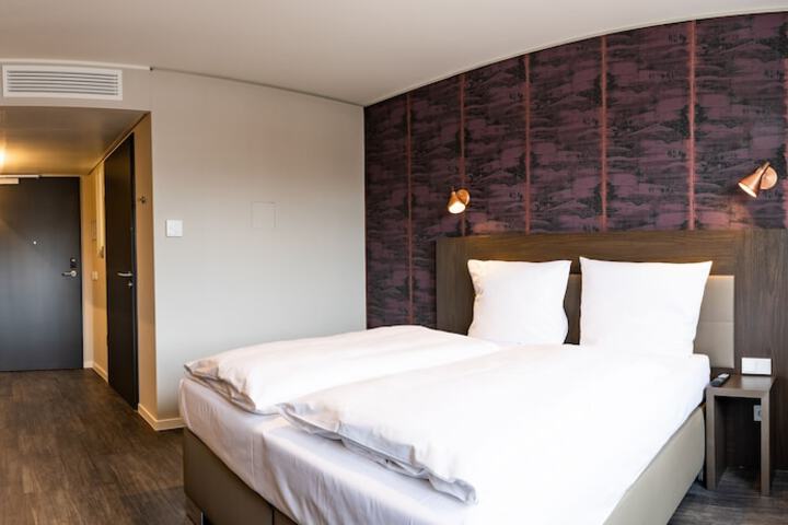 Room 21 of 33