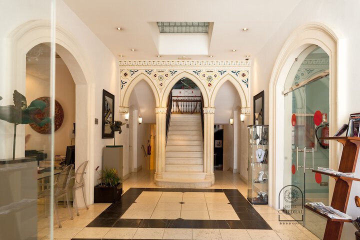 Entrance & Lobby