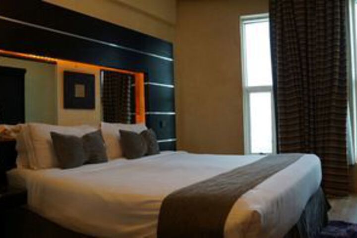 Room 9 of 39