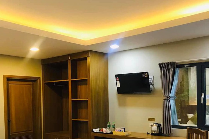 Room 6 of 34