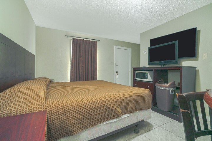 Room 13 of 50