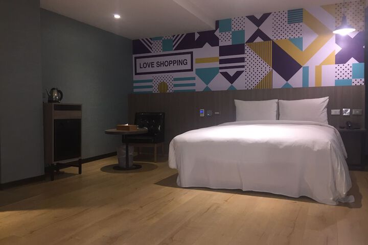 Room 7 of 72