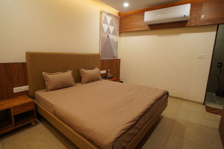 Room 15 of 32
