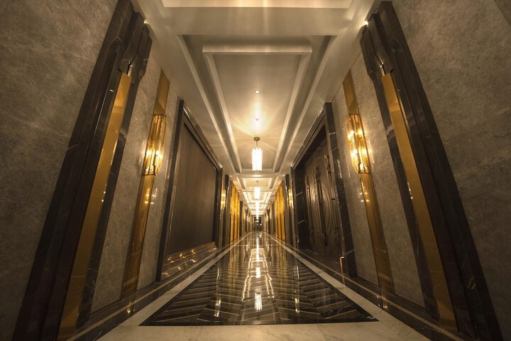 Ballroom/Hall 61 of 91