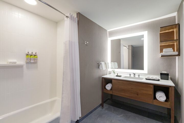 1 King Bed Studio Suite (18 of 31)