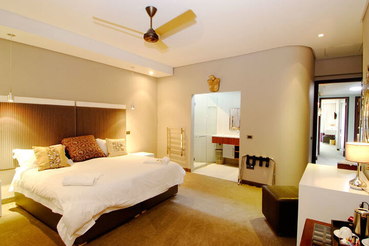 Room 6 of 25