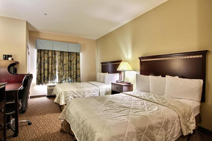 2 Double Beds (2 of 5)
