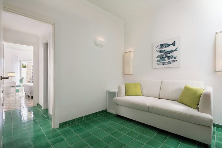 Room 42 of 98