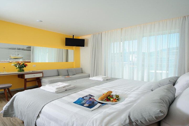 Room 43 of 171