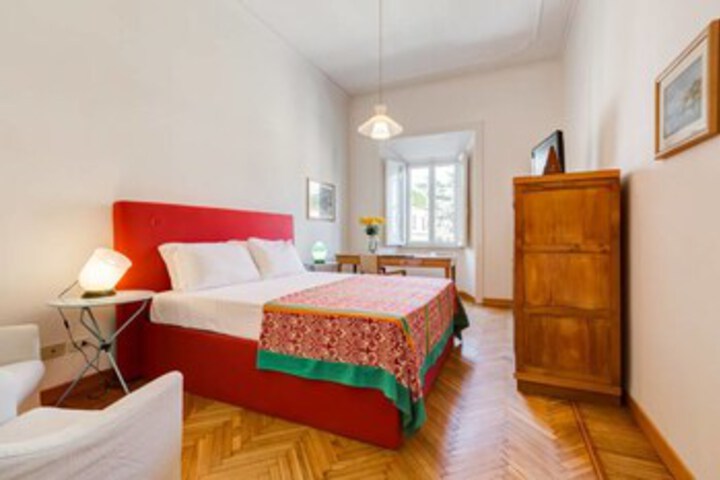 Room 10 of 26