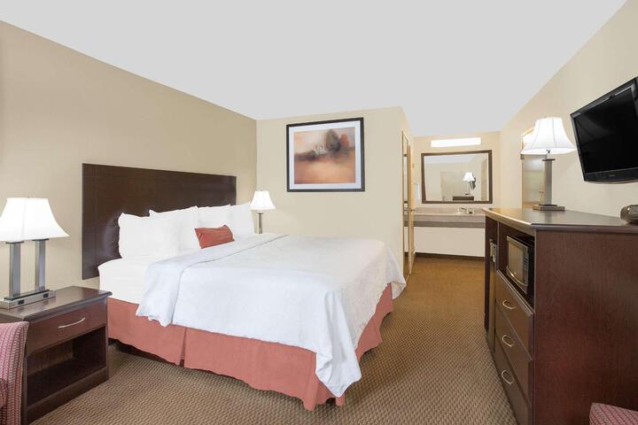 1 King Bed (6 of 9)