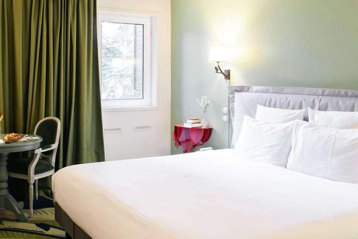 Room 4 of 163