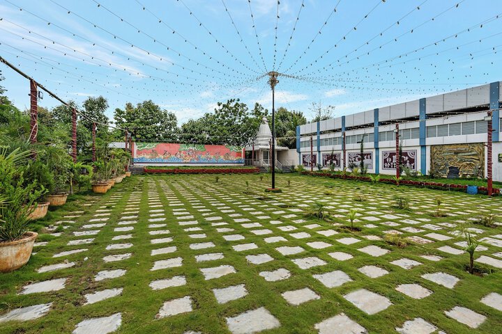 Hotel Exterior 43 of 48