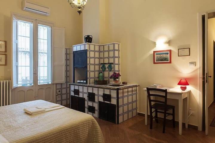 Room 10 of 16