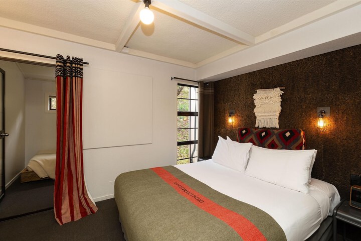 Room 26 of 64
