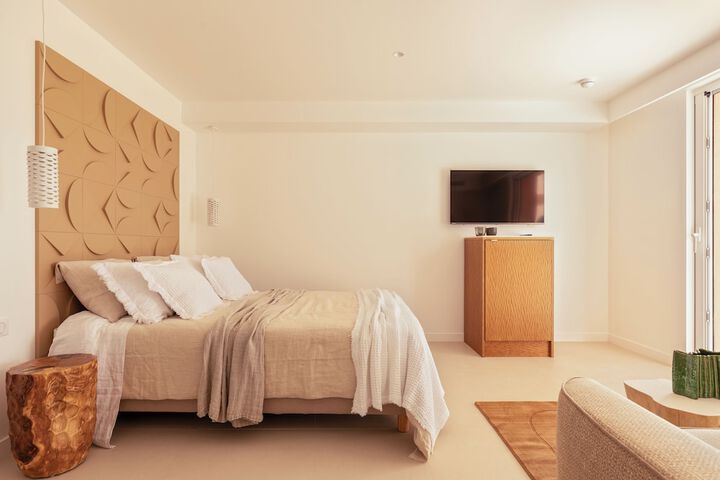 Room 6 of 121