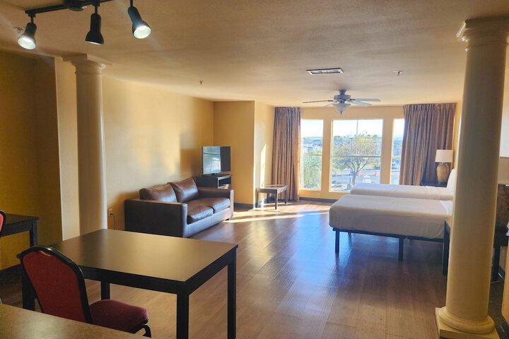Room 10 of 26