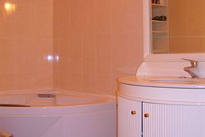 Room 10 of 200