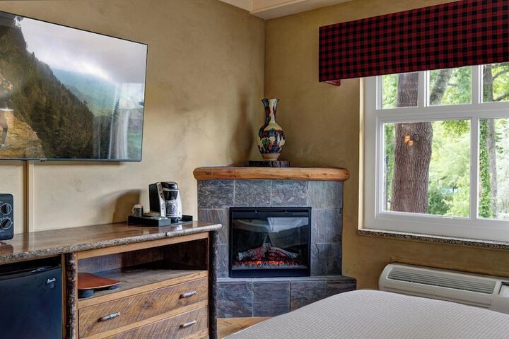 Room 10 of 20