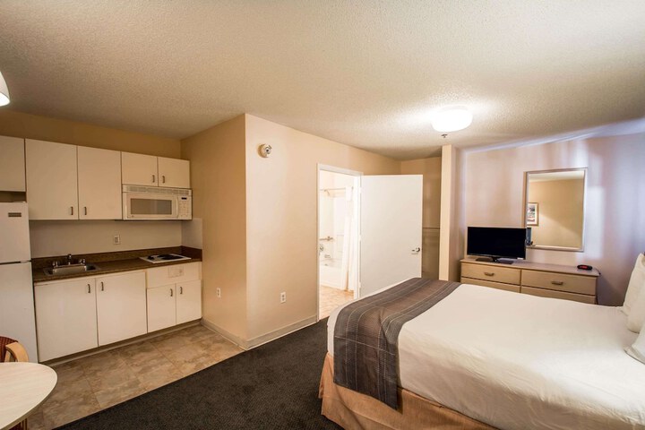 1 Queen Bed Efficiency (9 of 17)